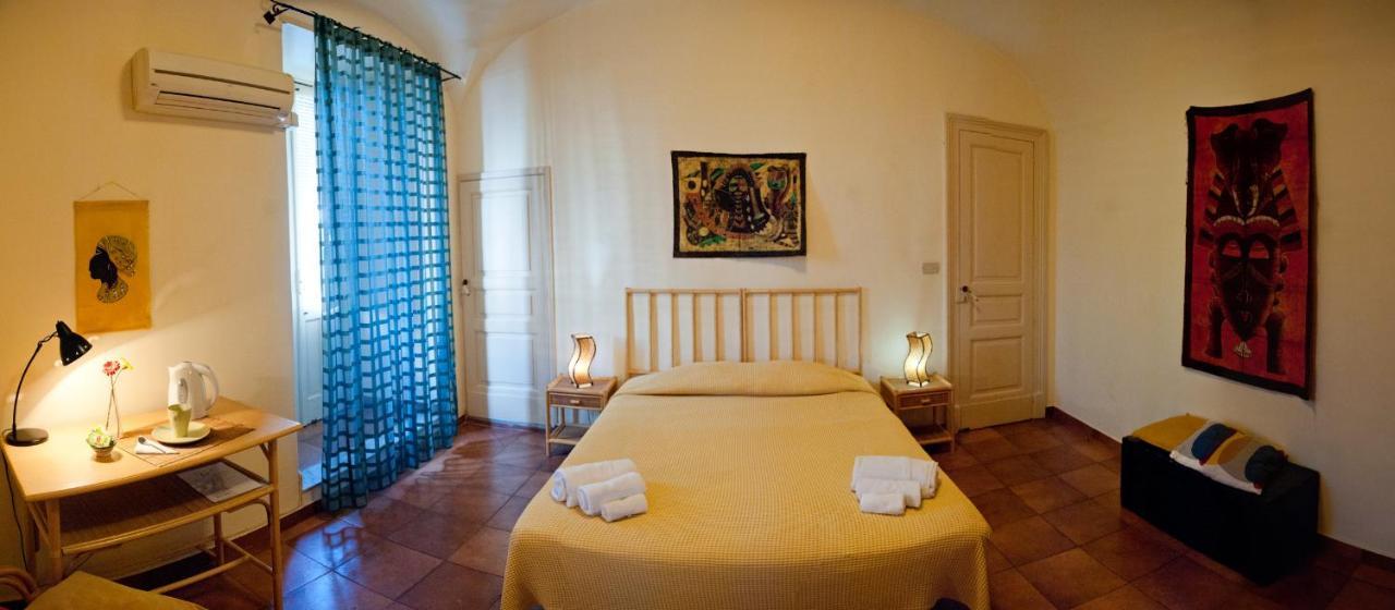 Double Room,1350376306:JPEG
